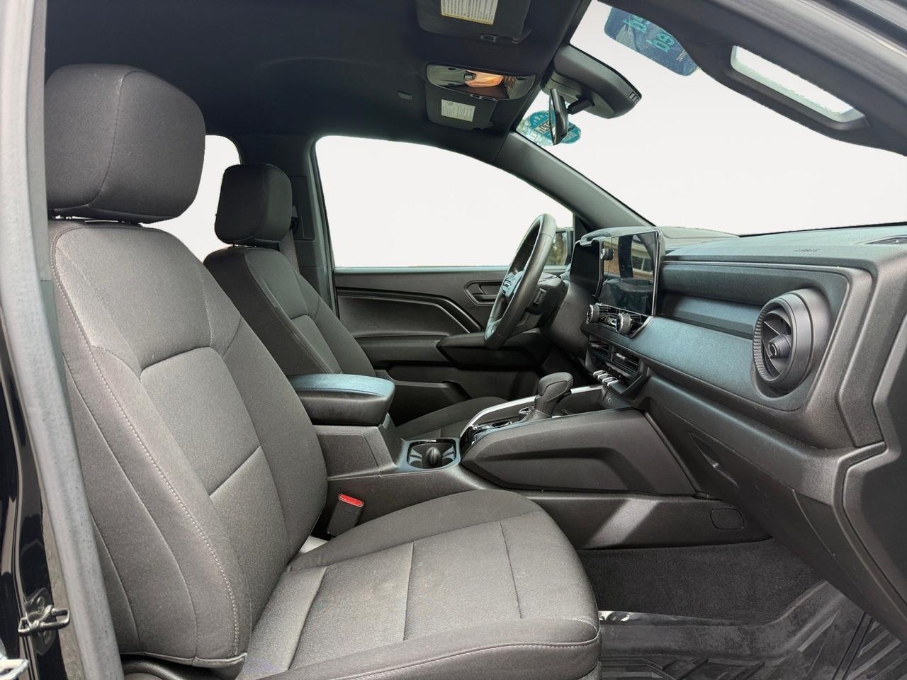2024 Chevrolet Colorado 4WD Trail Boss, APPLE CARPLAY/ANDROID AUTO, BED LINER, REAR BUMPER STEP, SLIDING REAR WINDOW, BACKUP CAMERA, KEYLESS START, 1 OWNER, CLEAN CARFAX! Norfolk VA