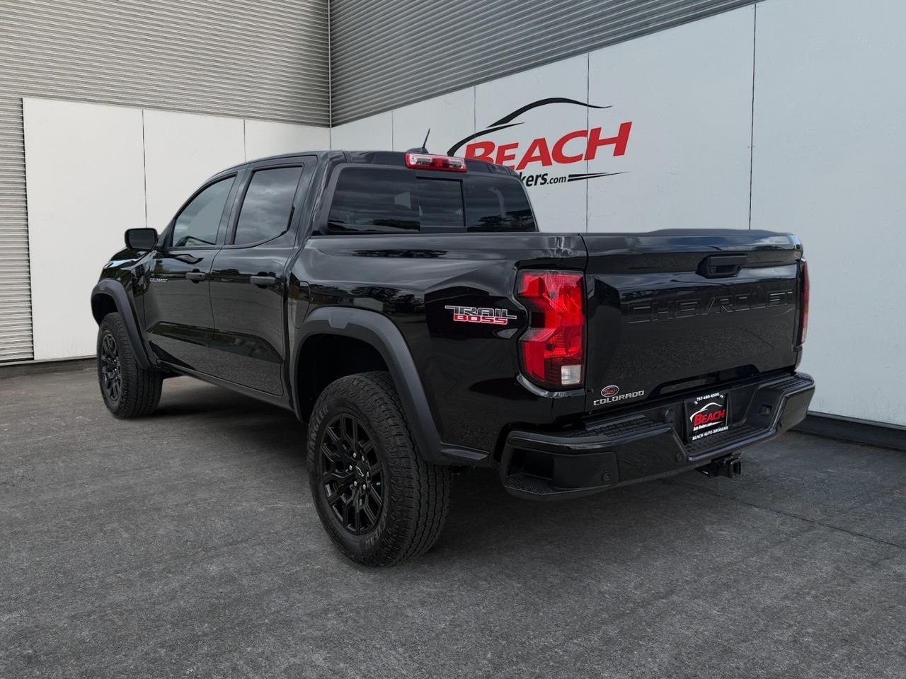 2024 Chevrolet Colorado 4WD Trail Boss, APPLE CARPLAY/ANDROID AUTO, BED LINER, REAR BUMPER STEP, SLIDING REAR WINDOW, BACKUP CAMERA, KEYLESS START, 1 OWNER, CLEAN CARFAX! Norfolk VA