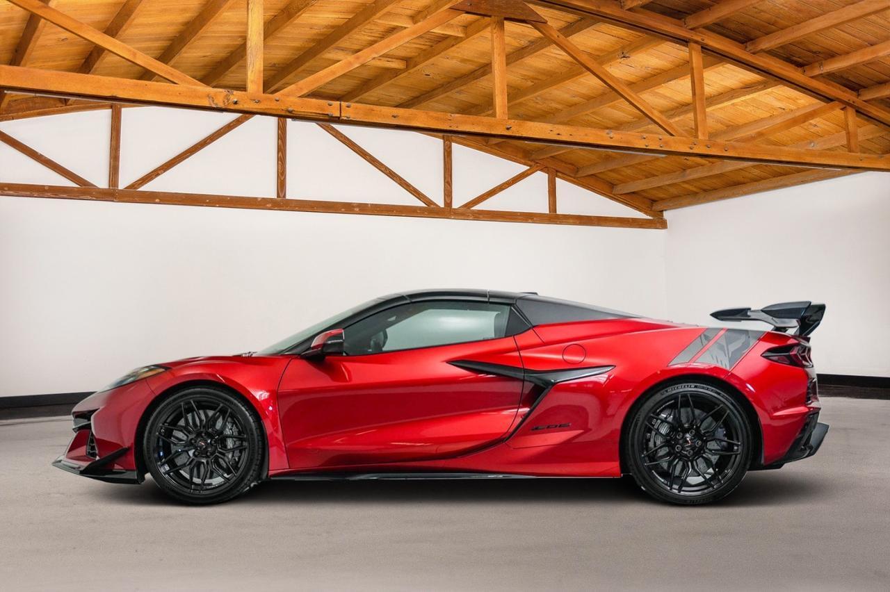2024 Chevrolet Corvette Z06 2LZ photo 2
