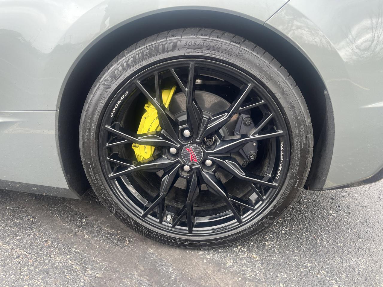 2024 Chevrolet Corvette 3LT Conv w/20s CarbonFlashRoof PerformanceExhaust YellowCalipers LotsOfOtherOptions Saukville WI