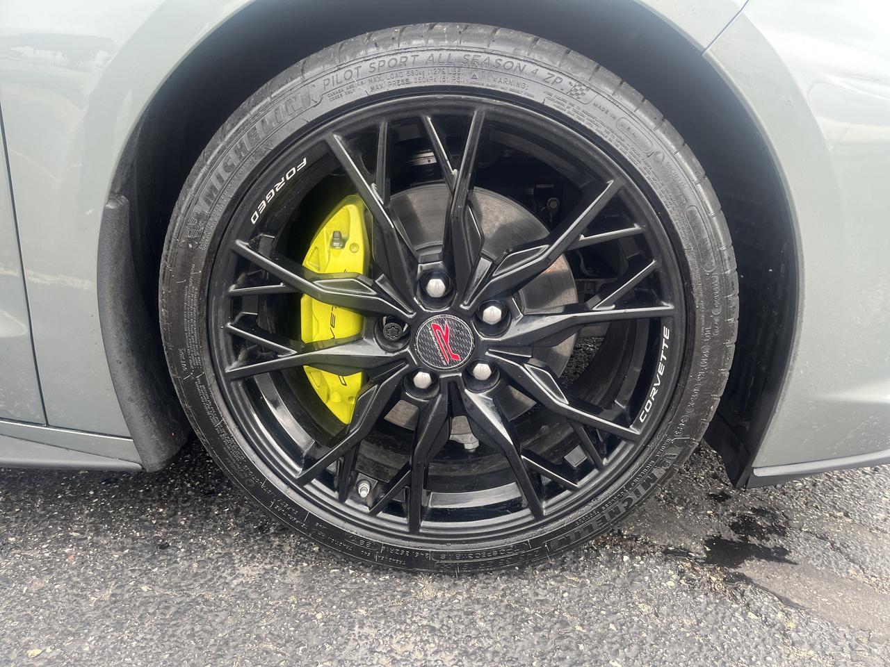 2024 Chevrolet Corvette 3LT Conv w/20s CarbonFlashRoof PerformanceExhaust YellowCalipers LotsOfOtherOptions Saukville WI