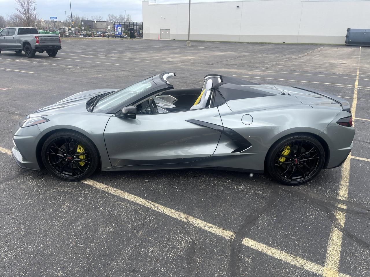 2024 Chevrolet Corvette 3LT Conv w/20s CarbonFlashRoof PerformanceExhaust YellowCalipers LotsOfOtherOptions Saukville WI