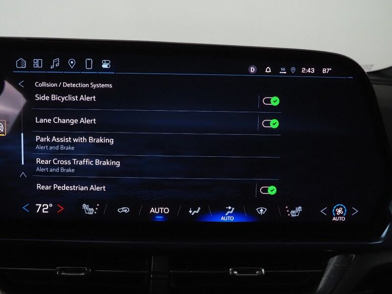 2024 Chevrolet Equinox EV 2LT *NAVIGATION, ADAPTIVE CRUISE, SAFETY ALERTS, COLOR TOUCHSCREEN, 360 VIEW CAMERAS, HEATED SEATS/STEERING, REMOTE START, POWER LIFTGATE, 19 INCH WHEELS Round Rock TX