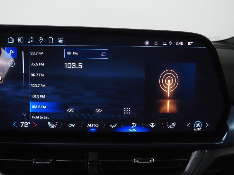 2024 Chevrolet Equinox EV 2LT *NAVIGATION, ADAPTIVE CRUISE, SAFETY ALERTS, COLOR TOUCHSCREEN, 360 VIEW CAMERAS, HEATED SEATS/STEERING, REMOTE START, POWER LIFTGATE, 19 INCH WHEELS Round Rock TX