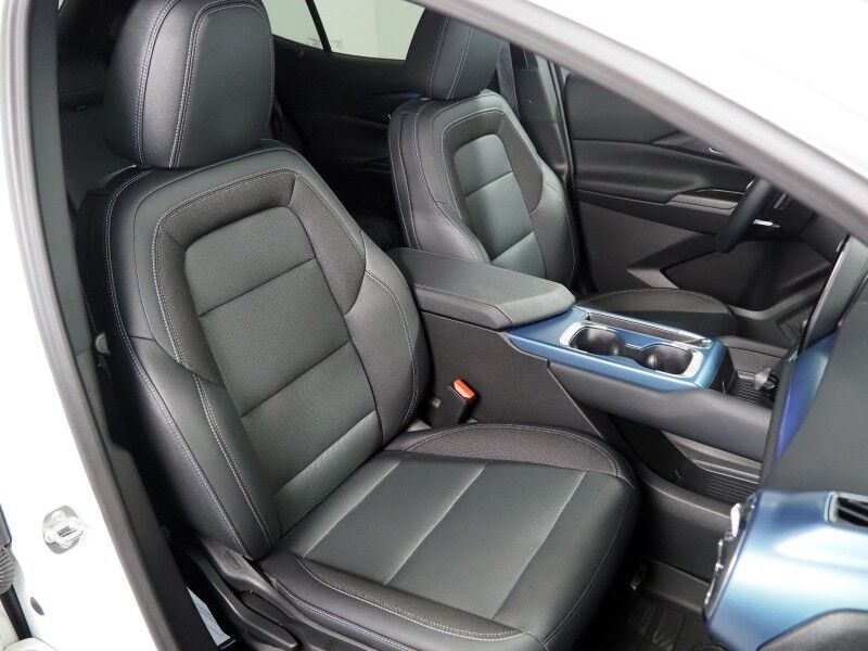 2024 Chevrolet Equinox EV 2LT *NAVIGATION, ADAPTIVE CRUISE, SAFETY ALERTS, COLOR TOUCHSCREEN, 360 VIEW CAMERAS, HEATED SEATS/STEERING, REMOTE START, POWER LIFTGATE, 19 INCH WHEELS