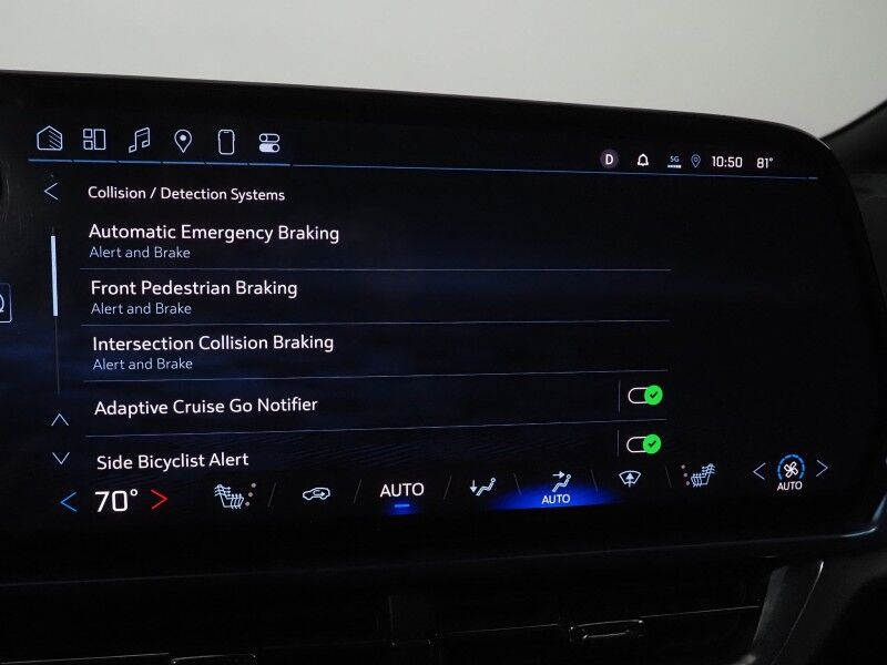 2024 Chevrolet Equinox EV 2LT *NAVIGATION, ADAPTIVE CRUISE, SAFETY ALERTS, COLOR TOUCHSCREEN, 360 VIEW CAMERAS, HEATED SEATS/STEERING, REMOTE START, POWER LIFTGATE, 19 INCH WHEELS Round Rock TX