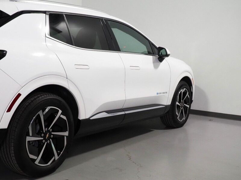 2024 Chevrolet Equinox EV 2LT *NAVIGATION, ADAPTIVE CRUISE, SAFETY ALERTS, COLOR TOUCHSCREEN, 360 VIEW CAMERAS, HEATED SEATS/STEERING, REMOTE START, POWER LIFTGATE, 19 INCH WHEELS Round Rock TX