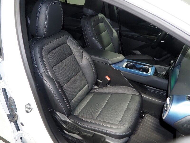 2024 Chevrolet Equinox EV 2LT *NAVIGATION, ADAPTIVE CRUISE, SAFETY ALERTS, COLOR TOUCHSCREEN, 360 VIEW CAMERAS, HEATED SEATS/STEERING, REMOTE START, POWER LIFTGATE, 19 INCH WHEELS
