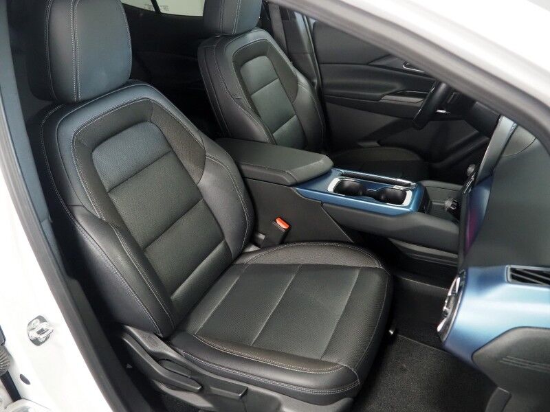 2024 Chevrolet Equinox EV 2LT *NAVIGATION, ADAPTIVE CRUISE, SAFETY ALERTS, COLOR TOUCHSCREEN, 360 VIEW CAMERAS, HEATED SEATS/STEERING, REMOTE START, POWER LIFTGATE, 19 INCH WHEELS