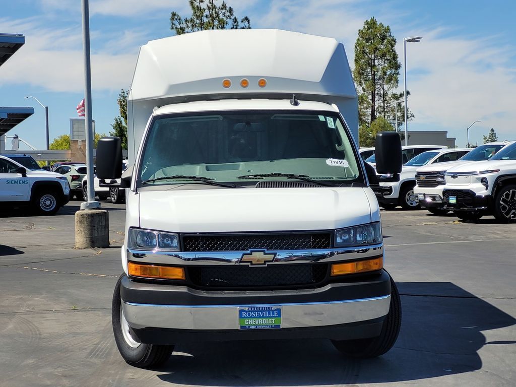 2024 Chevrolet Express 3500 2 Door Cutaway Van