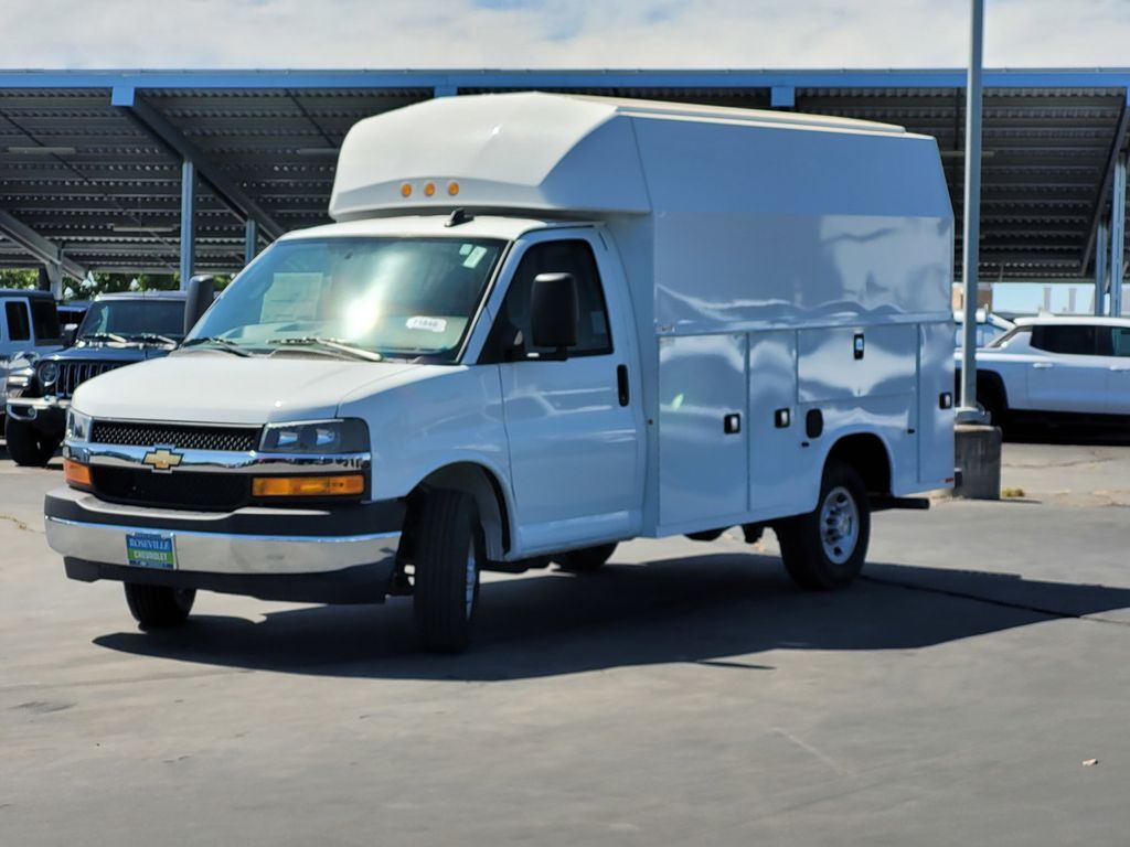 2024 Chevrolet Express 3500 2 Door Cutaway Van