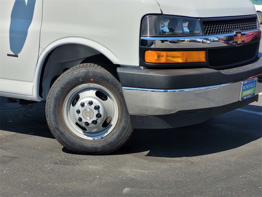 2024 Chevrolet Express 3500 Cutaway