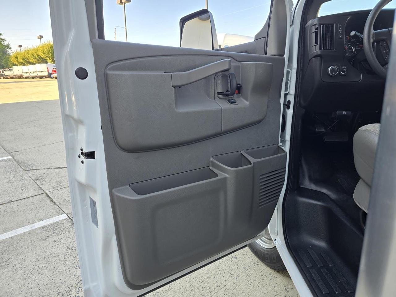 2024 Chevrolet Express Commercial Cutaway 3500 DRW 16ft Box W/Roll-Up Door and Pull-Out Ramp Concord NC