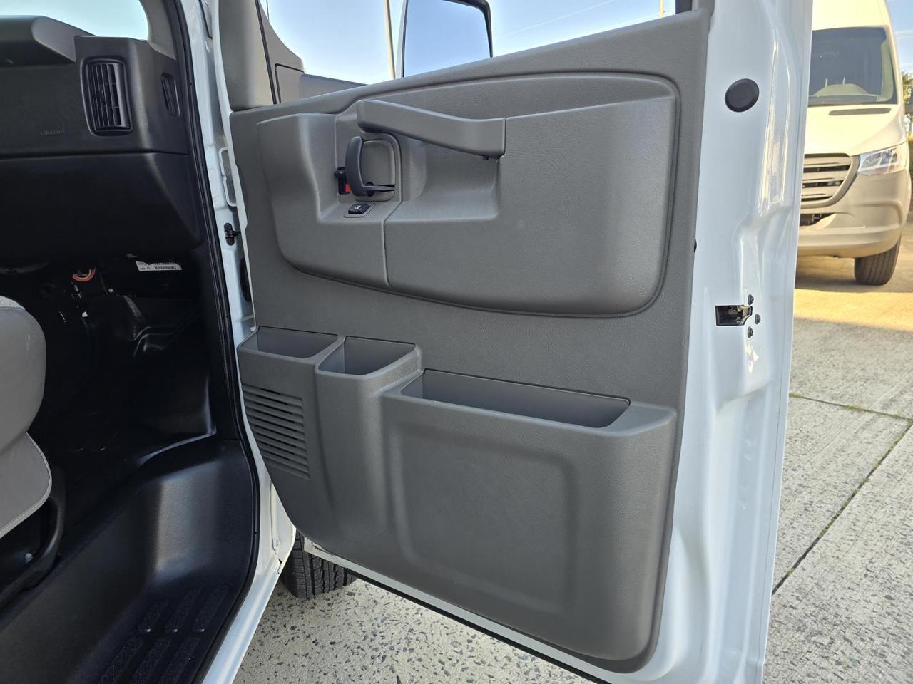 2024 Chevrolet Express Commercial Cutaway 3500 DRW 16ft Box W/Roll-Up Door and Pull-Out Ramp Concord NC