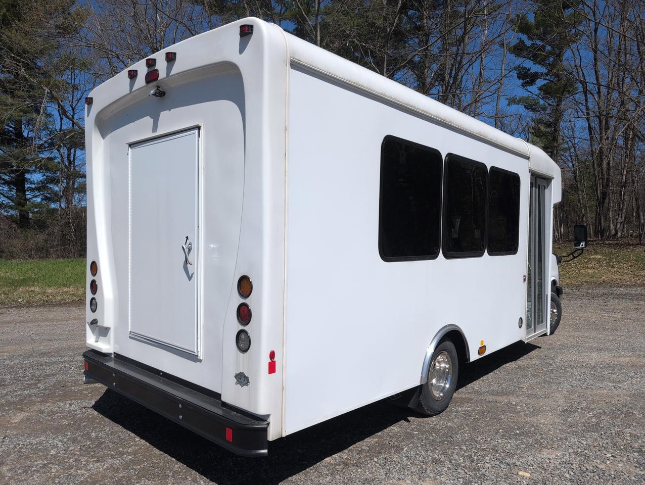 2024 Chevrolet HLE HLE COACH