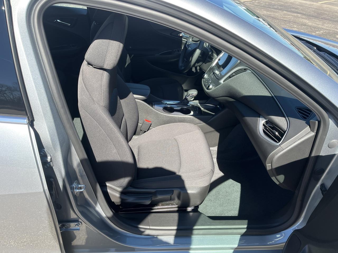 2024 Chevrolet Malibu 1LT w/Sunroof LaneChangeAlert SpareTire HtdSeats RemoteStart 8-WayPwrDrvrSeat Saukville WI