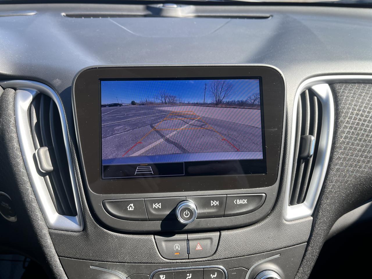 2024 Chevrolet Malibu 1LT w/Sunroof LaneChangeAlert SpareTire HtdSeats RemoteStart 8-WayPwrDrvrSeat Saukville WI