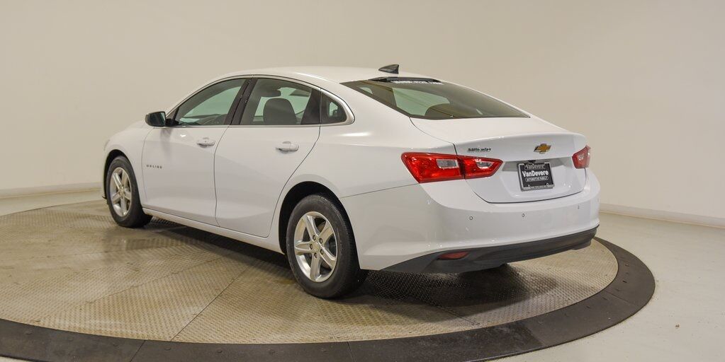 2024 Chevrolet Malibu LS Akron