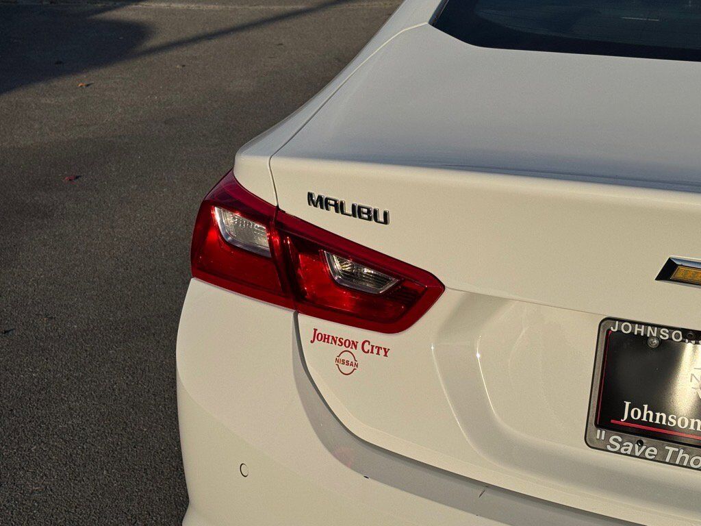 2024 Chevrolet Malibu 1LT photo 4