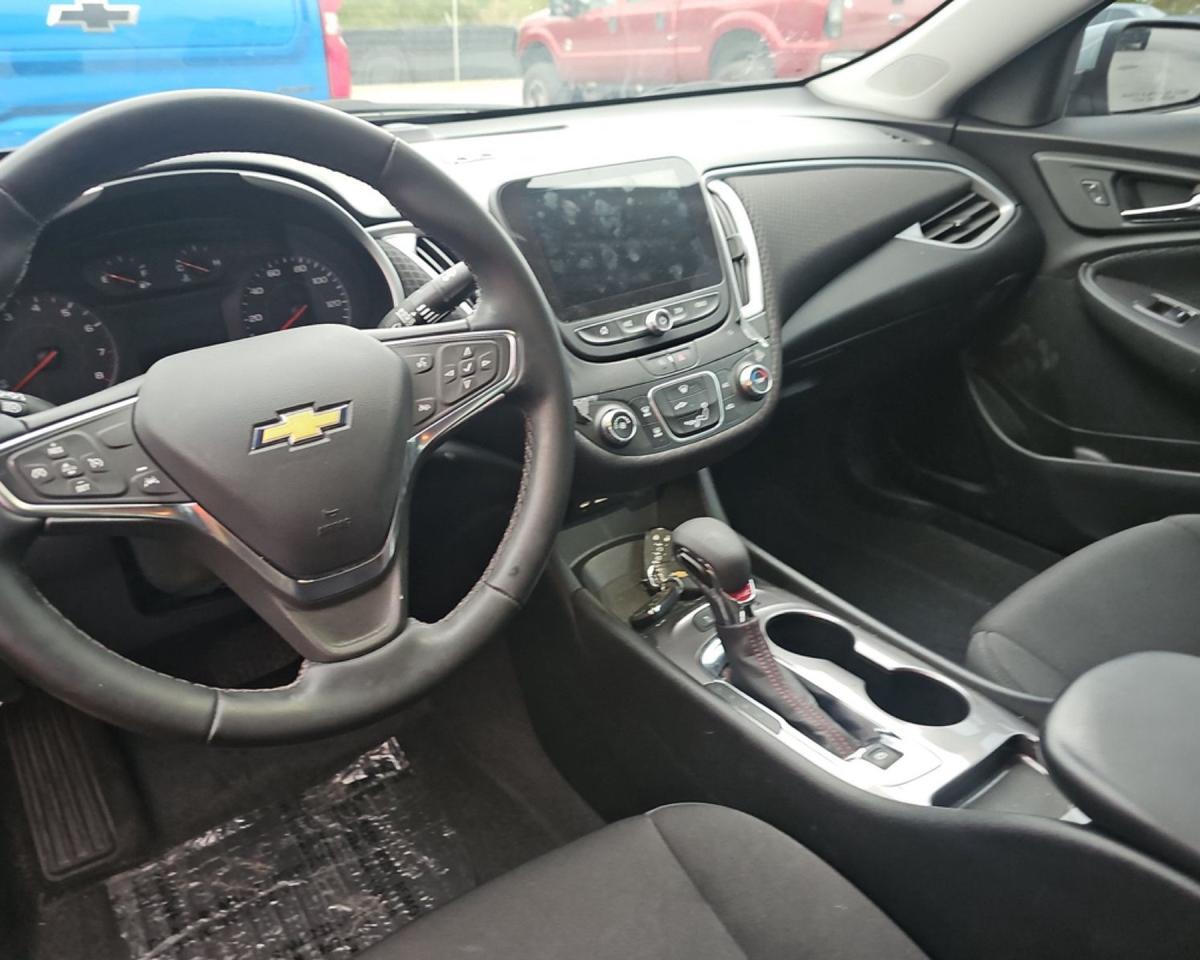 2024 Chevrolet Malibu RS photo 2