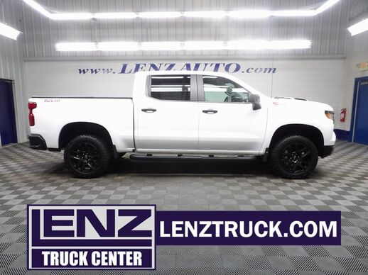 2024_Chevrolet_Silverado 1500_4x4 Crew Cab Custom Trail Boss_ Fond du Lac WI