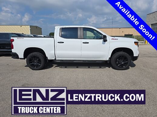 2024_Chevrolet_Silverado 1500_4x4 Crew Cab Custom Trail Boss_ Fond du Lac WI