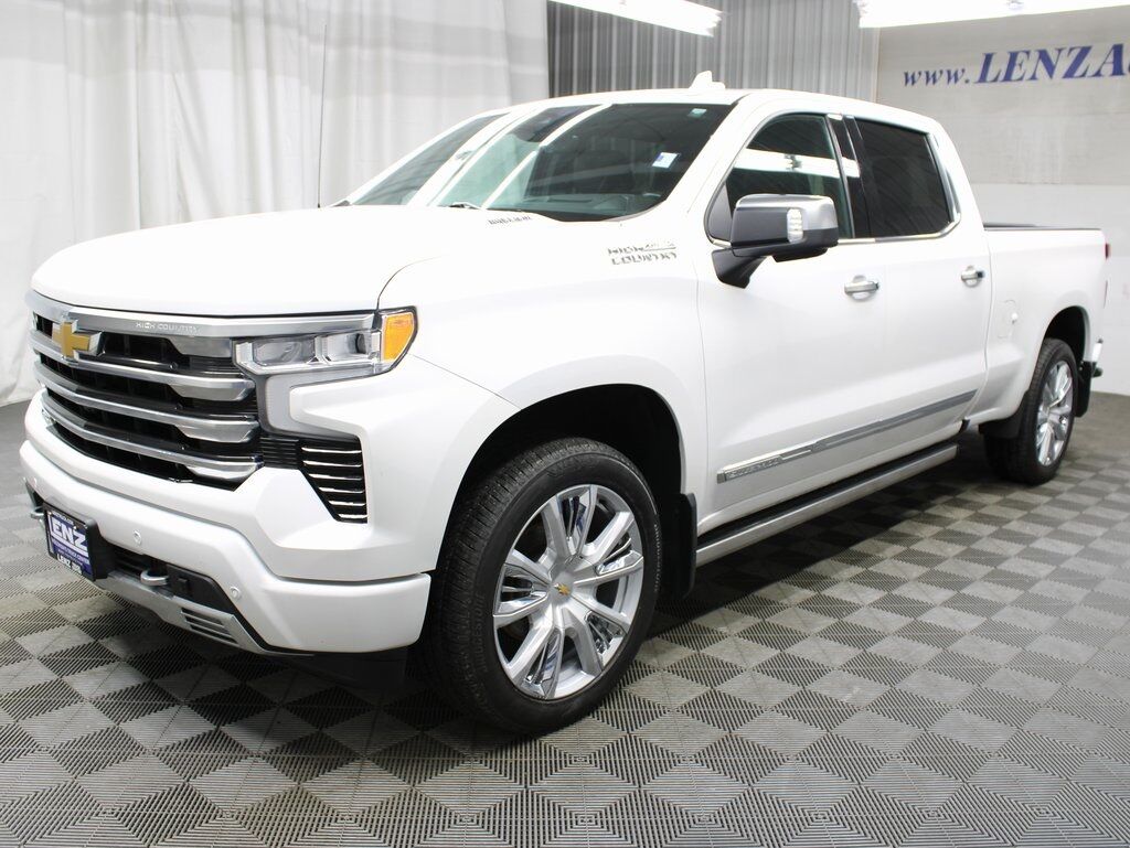 2024 Chevrolet Silverado 1500 4x4 Crew Cab High Country Fond du Lac WI