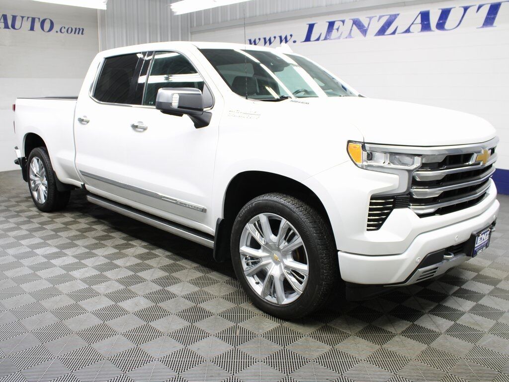2024 Chevrolet Silverado 1500 4x4 Crew Cab High Country Fond du Lac WI