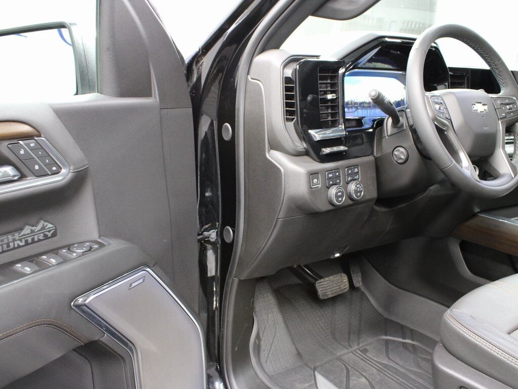 2024 Chevrolet Silverado 1500 4x4 Crew Cab High Country Fond du Lac WI