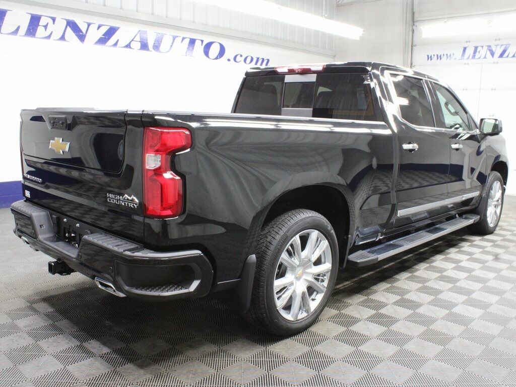2024 Chevrolet Silverado 1500 4x4 Crew Cab High Country Fond du Lac WI