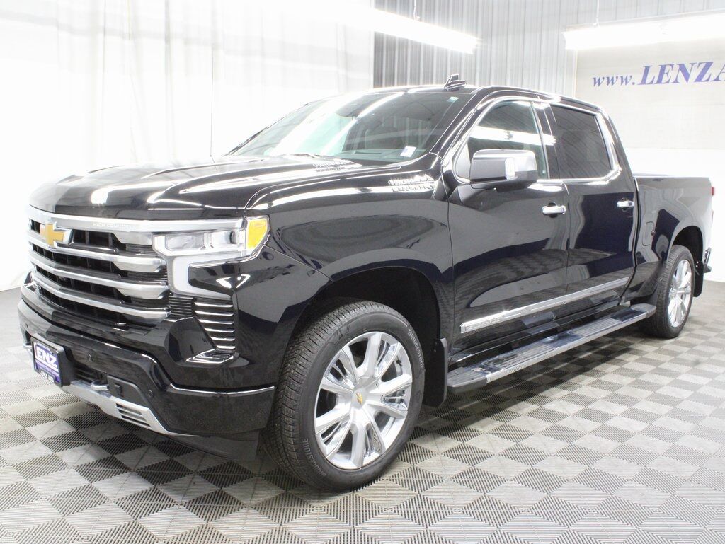 2024 Chevrolet Silverado 1500 4x4 Crew Cab High Country Fond du Lac WI