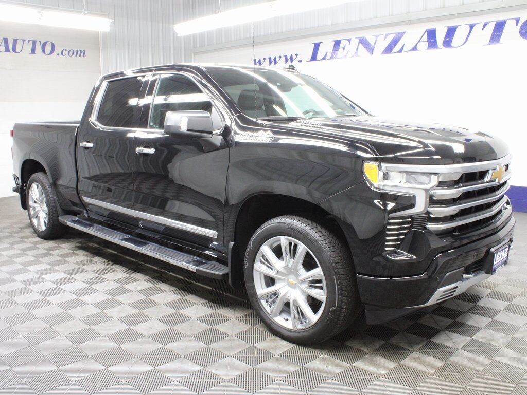 2024 Chevrolet Silverado 1500 4x4 Crew Cab High Country Fond du Lac WI