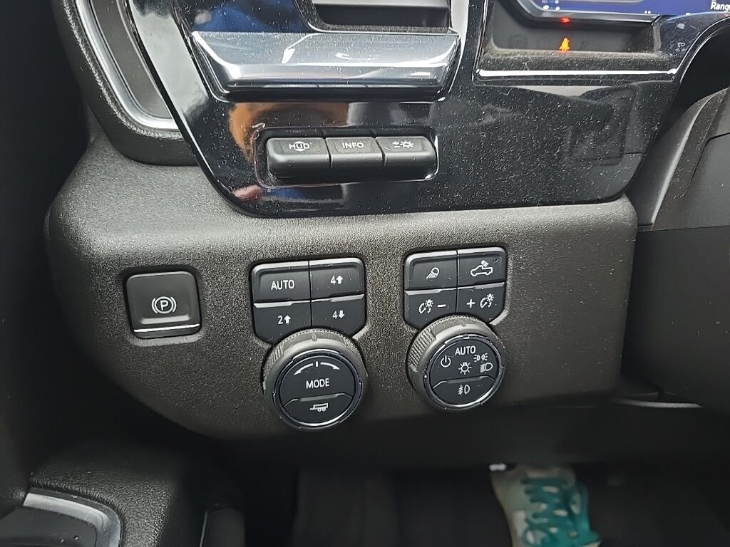 2024 Chevrolet Silverado 1500 4x4 Crew Cab High Country Fond du Lac WI