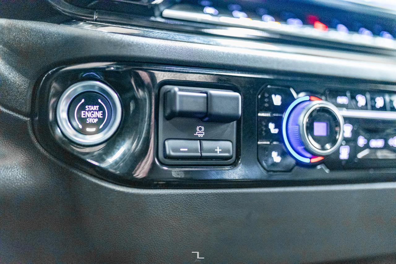 2024 Chevrolet Silverado 1500 4x4 Crew Cab ZR2 Diesel Leather Roof Nav BCam Red Deer AB