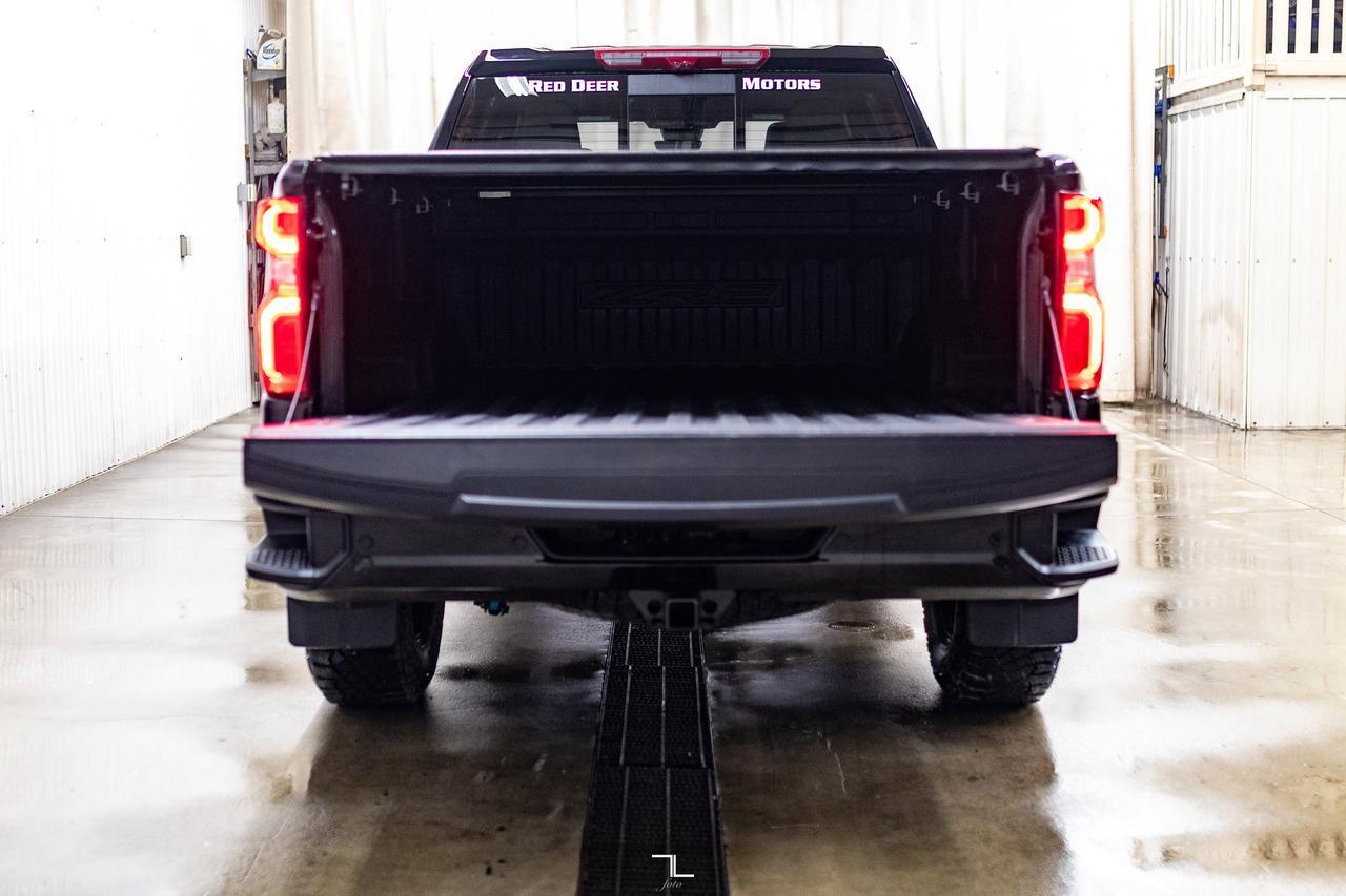 2024 Chevrolet Silverado 1500 4x4 Crew Cab ZR2 Diesel Leather Roof Nav BCam Red Deer AB