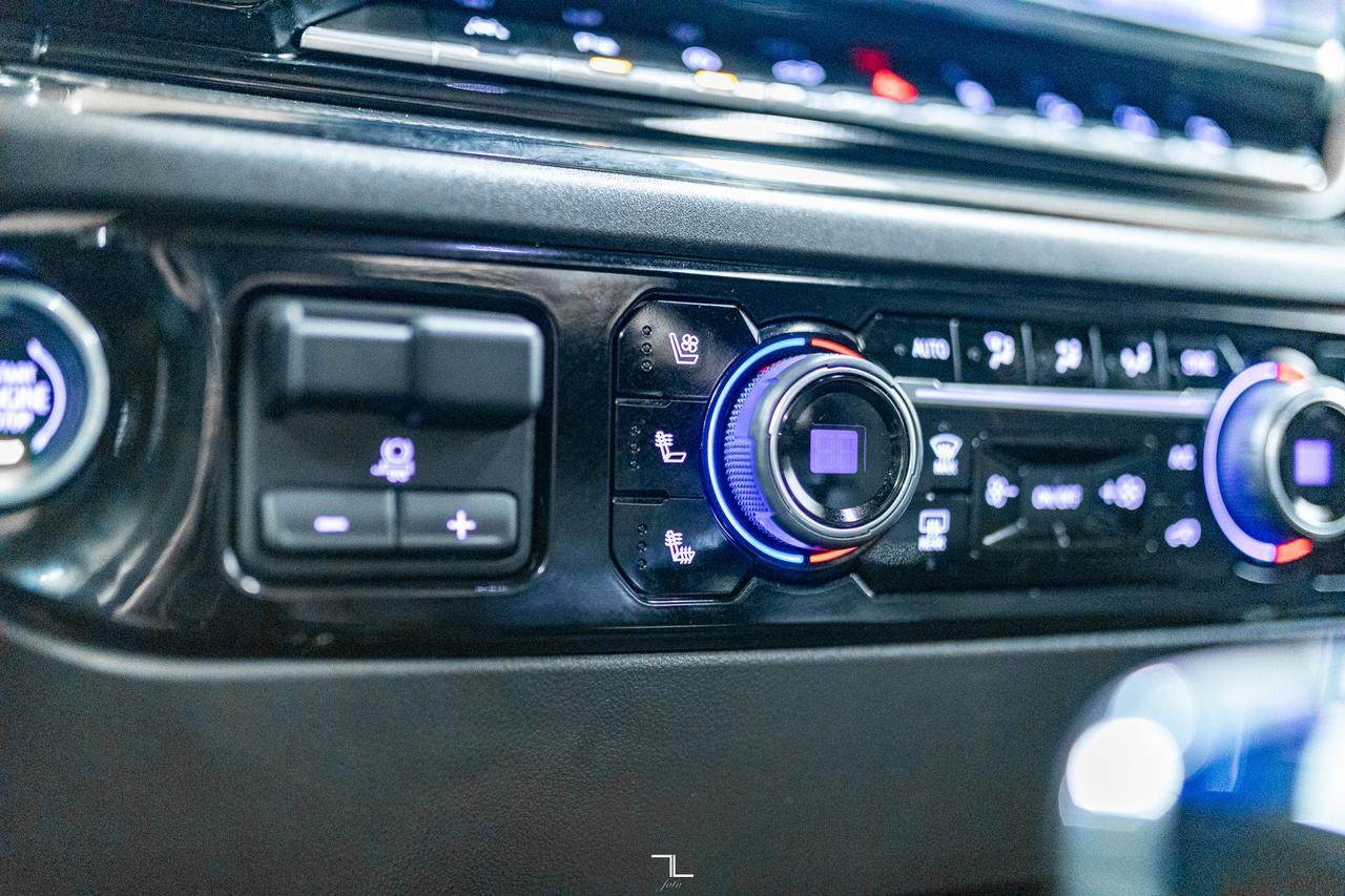 2024 Chevrolet Silverado 1500 4x4 Crew Cab ZR2 Diesel Leather Roof Nav BCam Red Deer AB