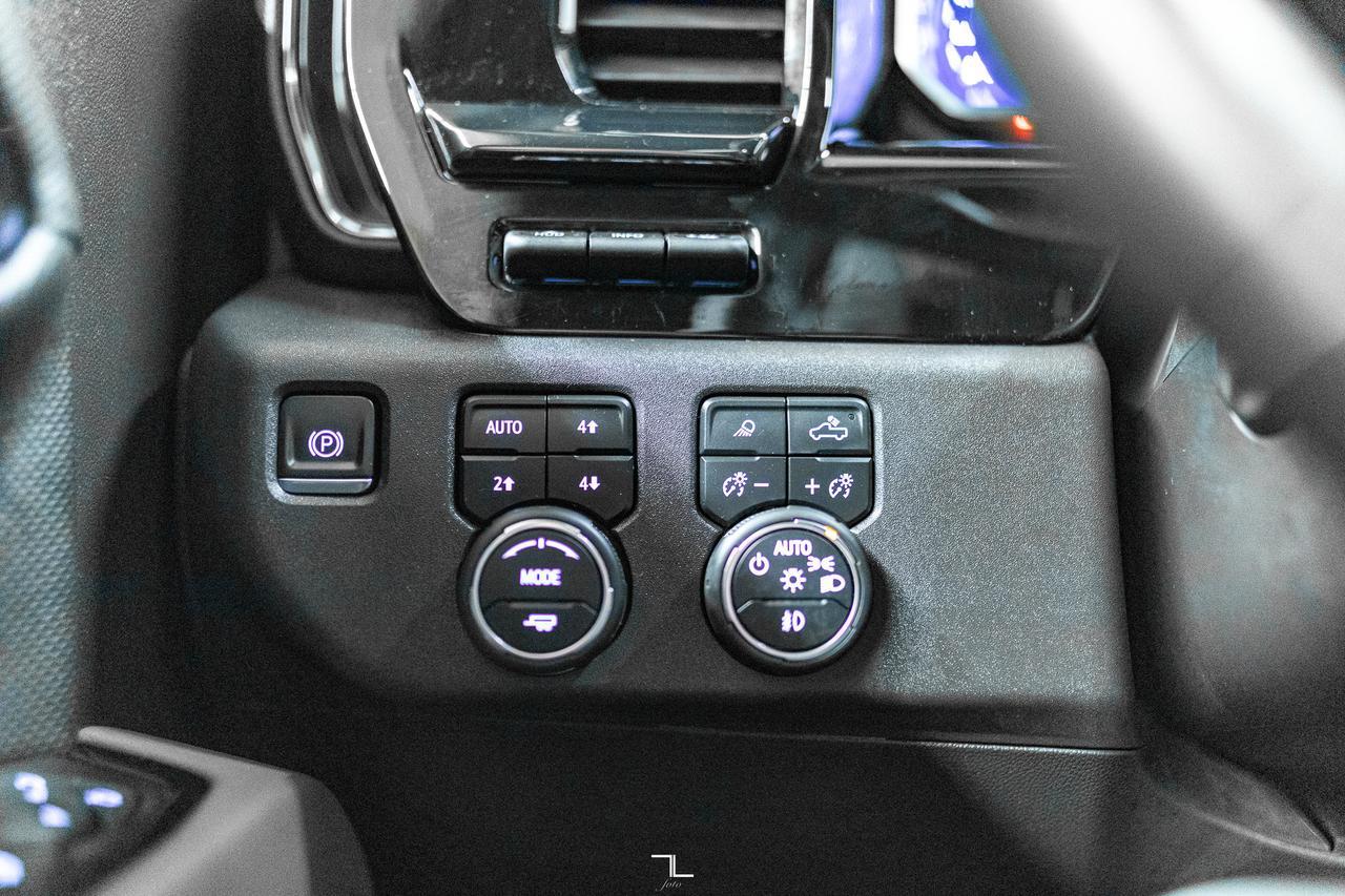 2024 Chevrolet Silverado 1500 4x4 Crew Cab ZR2 Diesel Leather Roof Nav BCam Red Deer AB