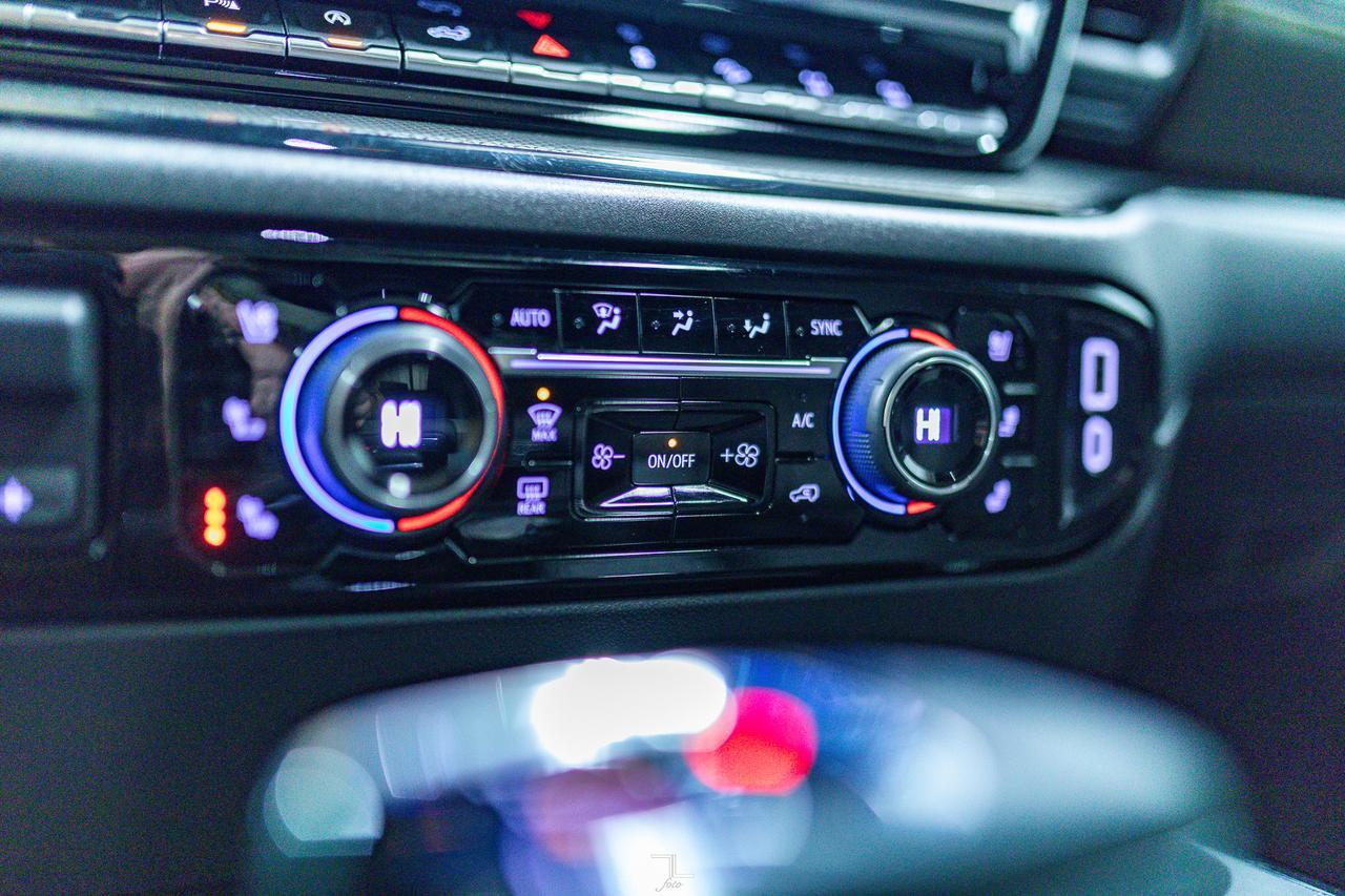 2024 Chevrolet Silverado 1500 4x4 Crew Cab ZR2 Leather Roof Nav BCam Red Deer AB