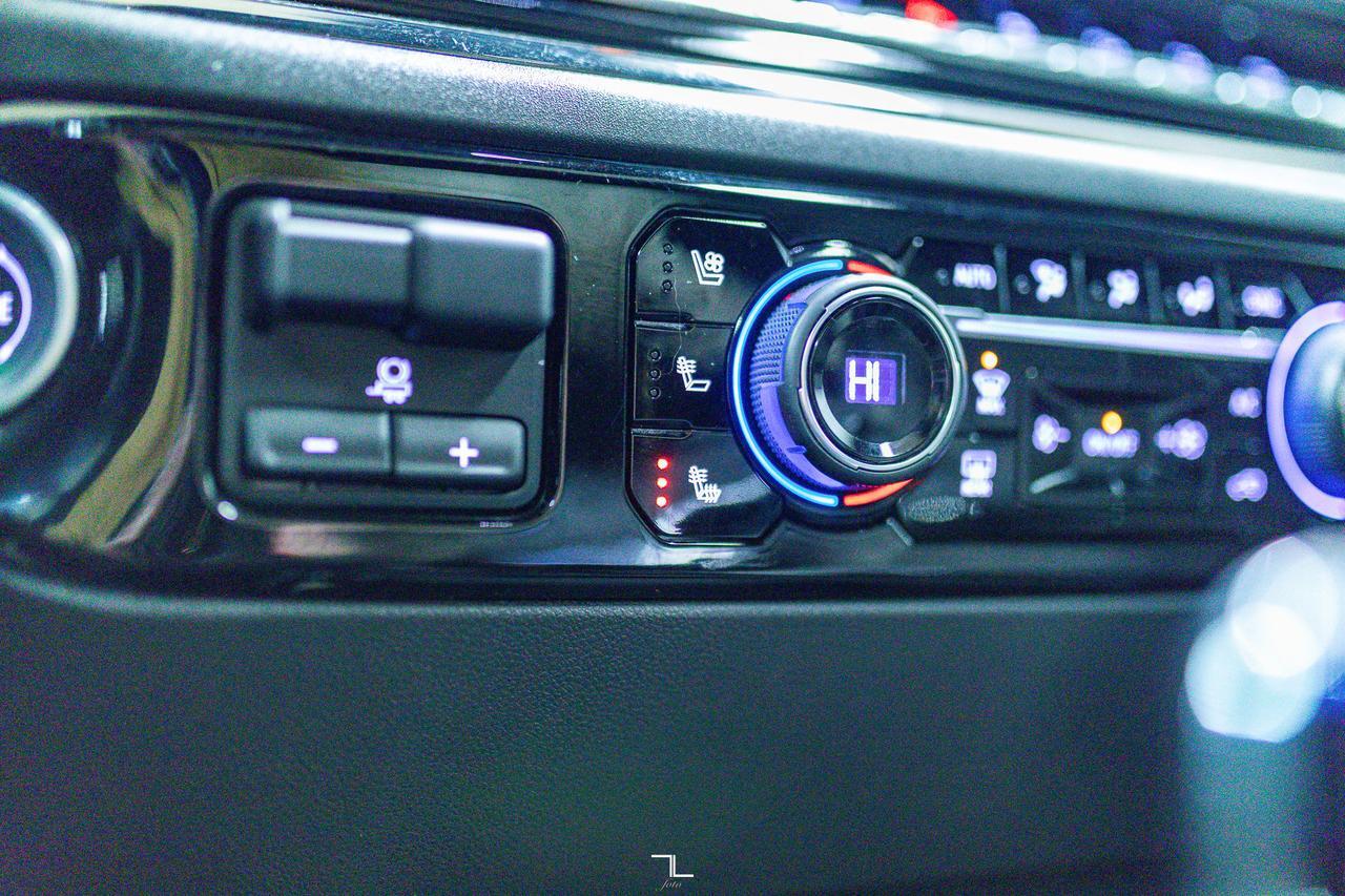 2024 Chevrolet Silverado 1500 4x4 Crew Cab ZR2 Leather Roof Nav BCam Red Deer AB