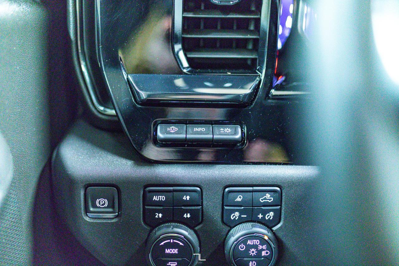 2024 Chevrolet Silverado 1500 4x4 Crew Cab ZR2 Leather Roof Nav BCam Red Deer AB