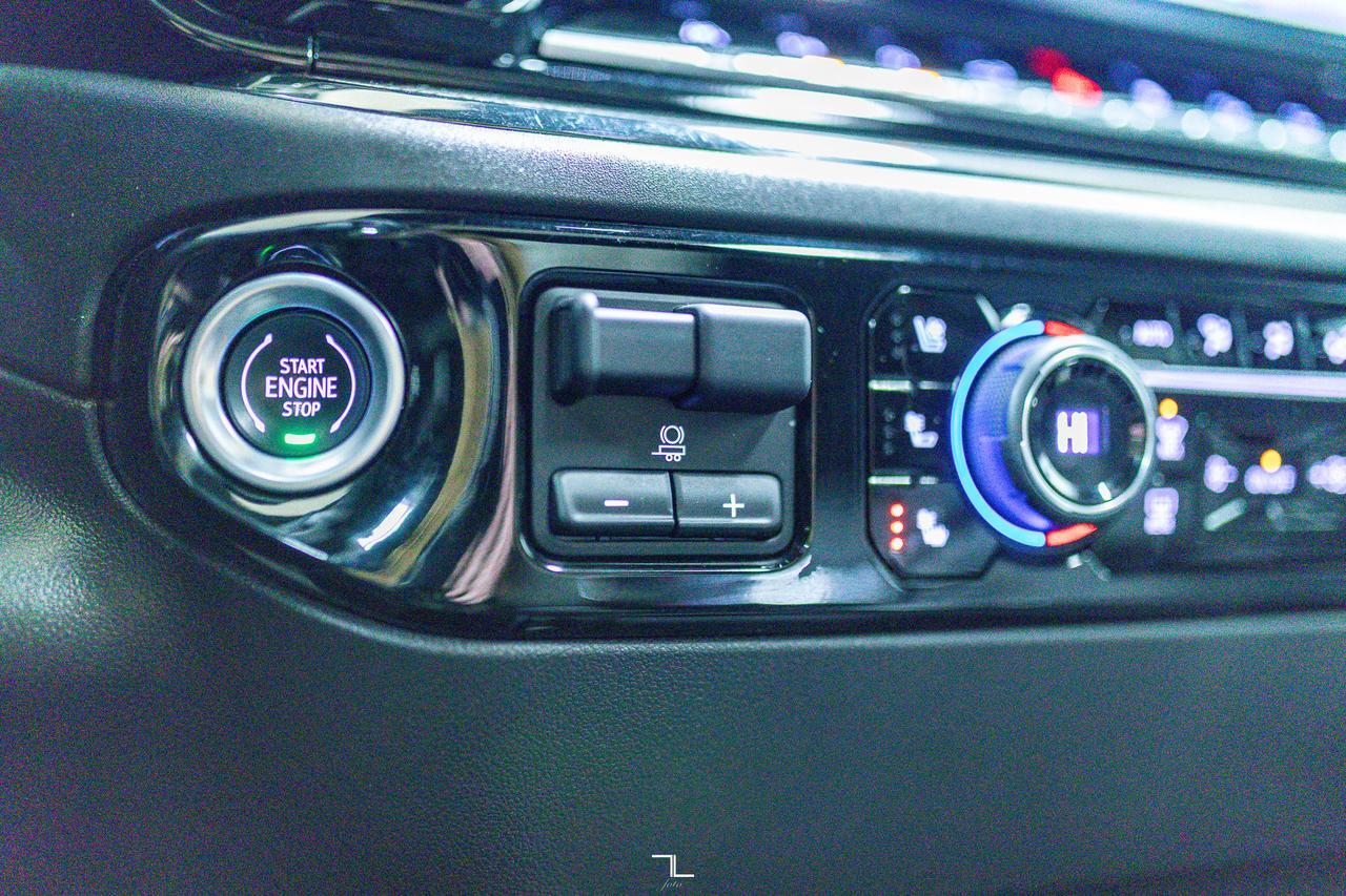 2024 Chevrolet Silverado 1500 4x4 Crew Cab ZR2 Leather Roof Nav BCam Red Deer AB