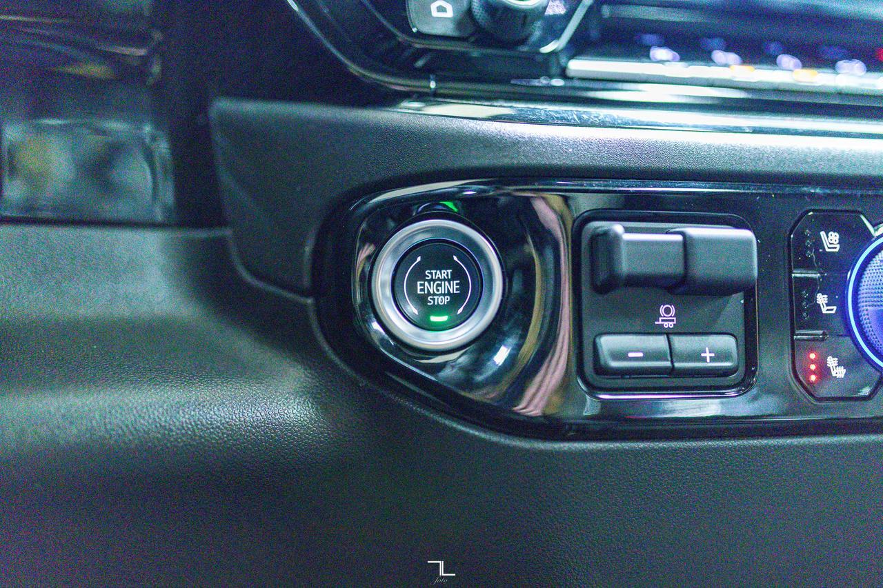 2024 Chevrolet Silverado 1500 4x4 Crew Cab ZR2 Leather Roof Nav BCam Red Deer AB