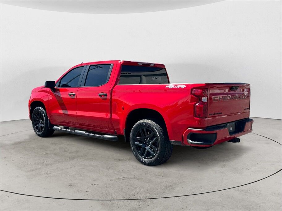 2024 Chevrolet Silverado 1500 Crew Cab Custom Pickup 4D 5 3/4 ft