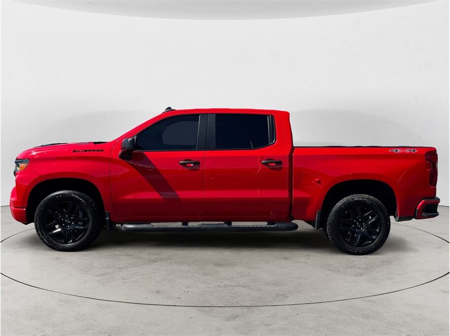 2024 Chevrolet Silverado 1500 Crew Cab Custom Pickup 4D 5 3/4 ft