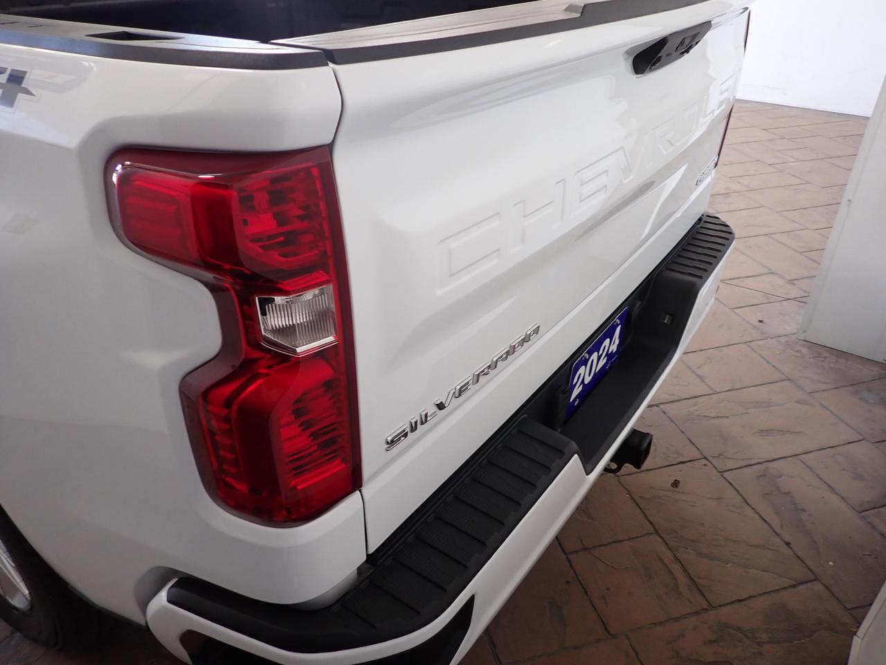 2024 Chevrolet Silverado 1500 Custom CREW CAB 4WD 6.5 BOX Listowel ON