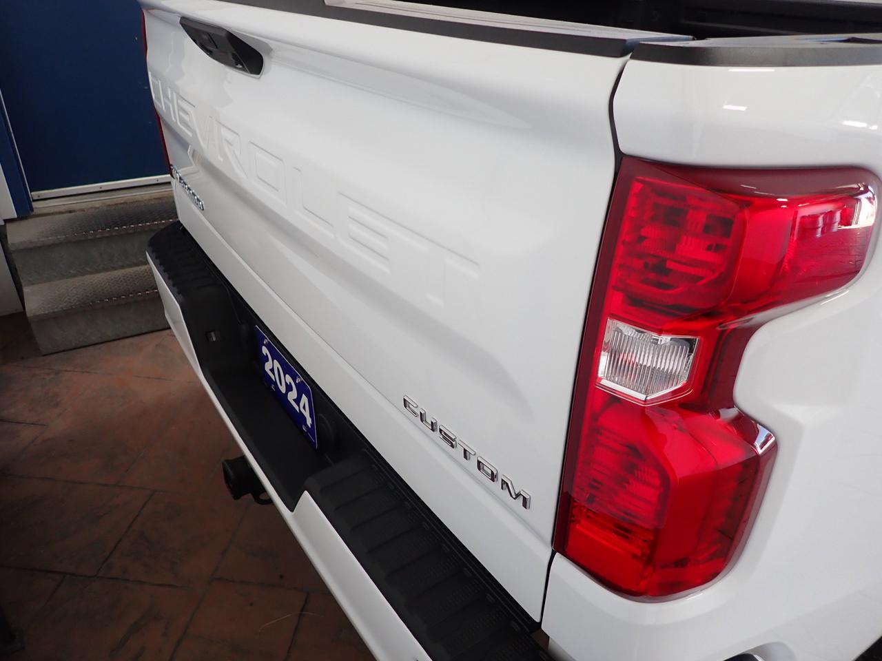 2024 Chevrolet Silverado 1500 Custom CREW CAB 4WD 6.5 BOX Listowel ON