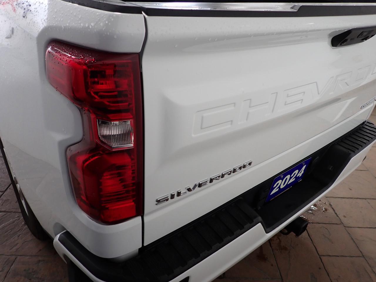 2024 Chevrolet Silverado 1500 Custom CREW CAB 4WD Listowel ON