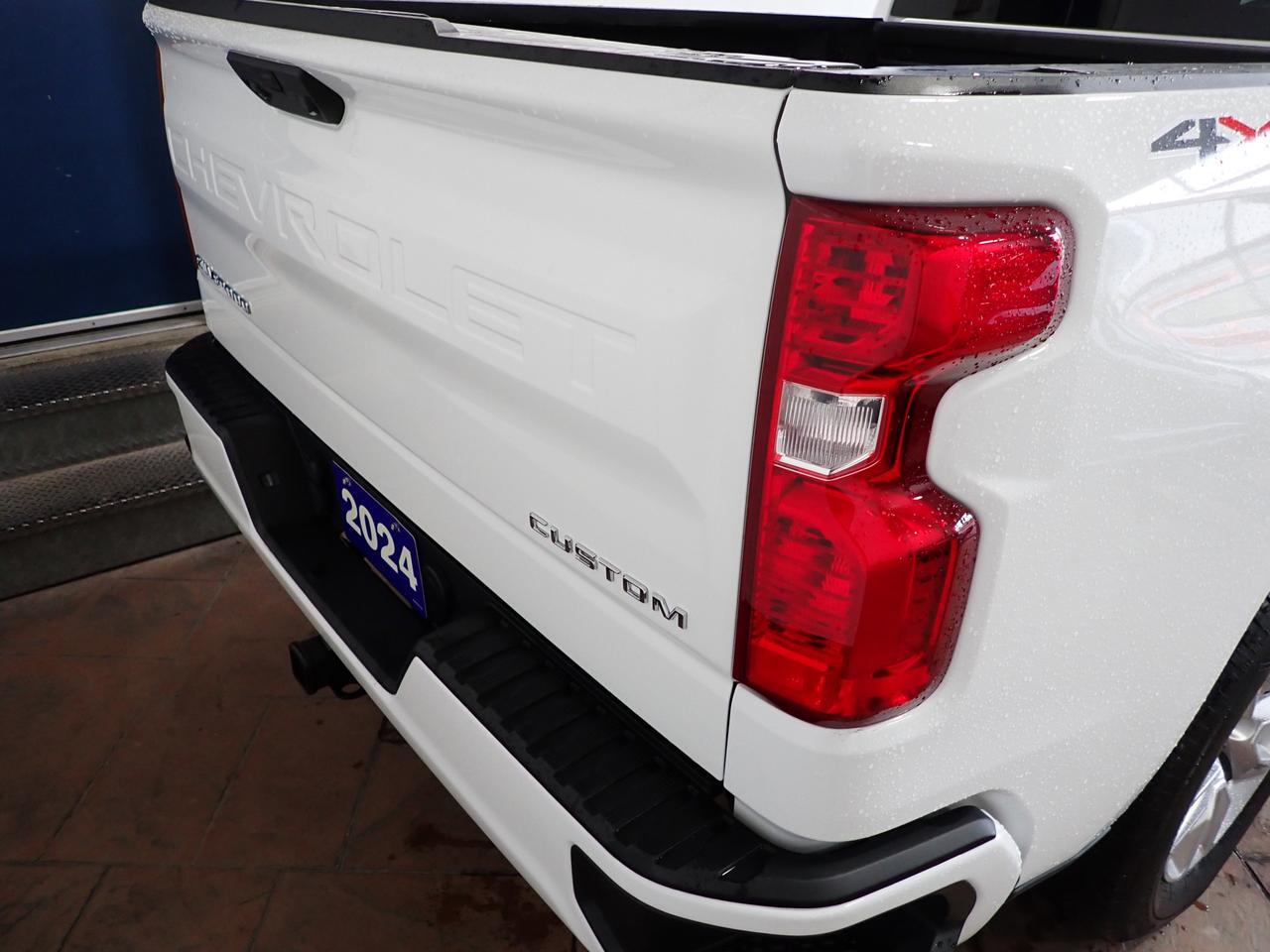 2024 Chevrolet Silverado 1500 Custom CREW CAB 4WD Listowel ON