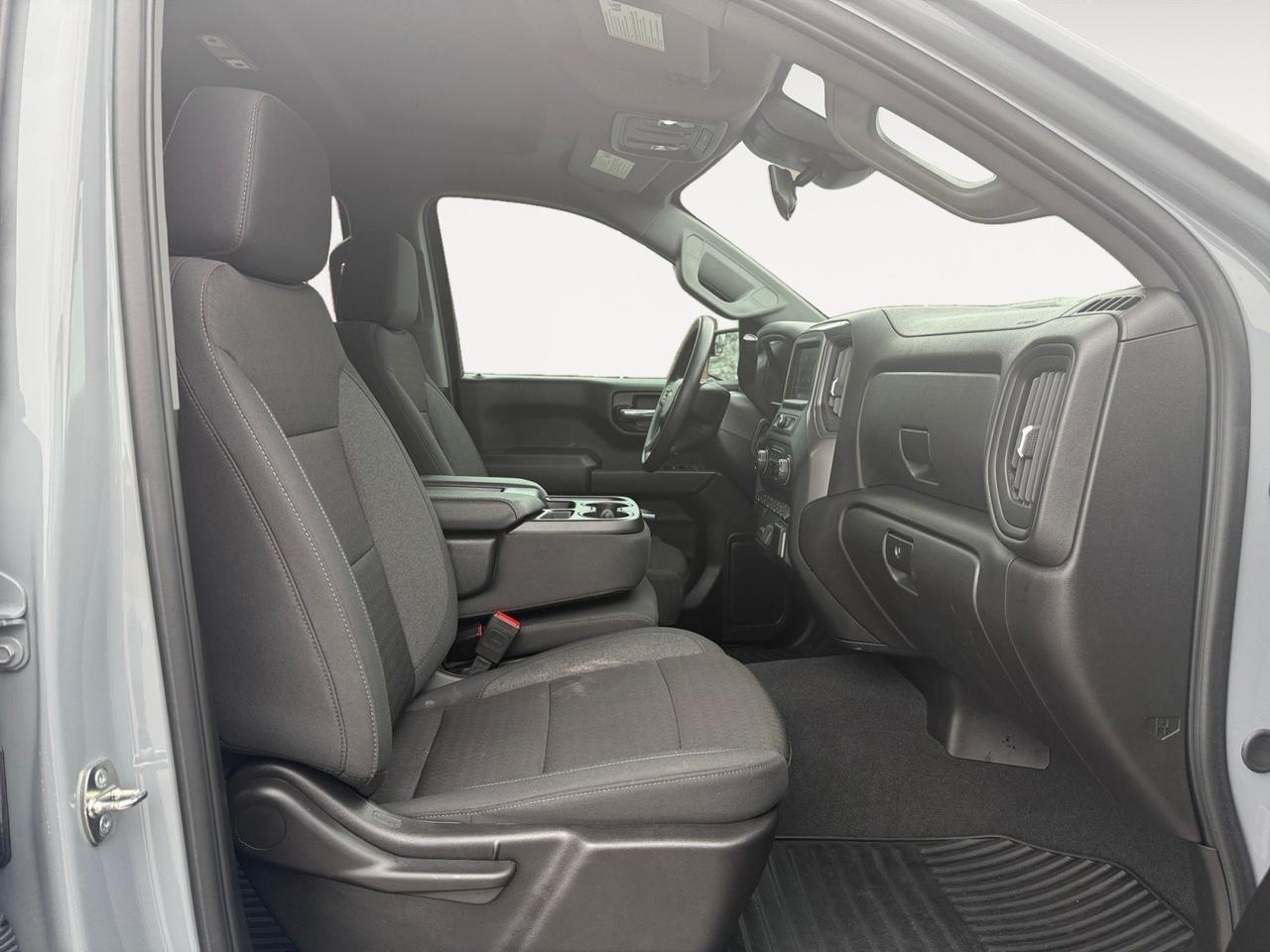 2024 Chevrolet Silverado 1500 Custom, RUNNING BOARDS, TONNEAU COVER, TOW PACKAGE, TOW HOOKS, APPLE CARPLAY/ANDROID AUTO, WIFI, NAVIGATION, BLUETOOTH, LOW MILES, CLEAN CARFAX! Norfolk VA