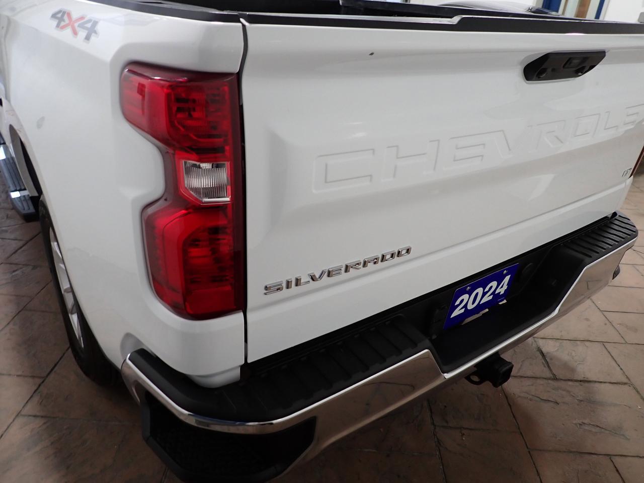 2024 Chevrolet Silverado 1500 LT 4WD CREW CAB LEATHER Listowel ON